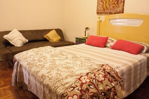 6 habitaciones, tabla de planchar con plancha, wifi y ropa de cama 