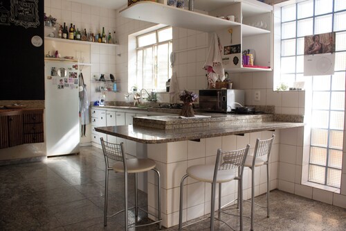 Spacious 6-bedroom house in brilliant Serrano Belo Horizonte with WiFi