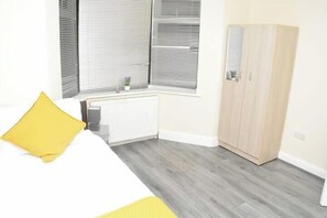 4 bedrooms, iron/ironing board, WiFi, bed sheets