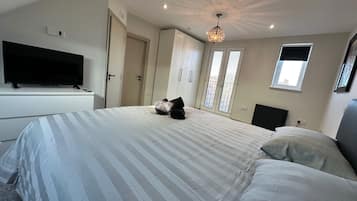 7 bedrooms, iron/ironing board, WiFi, bed sheets