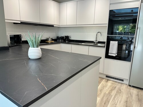 Captivating 7 -Bed House in Waltham Abbey