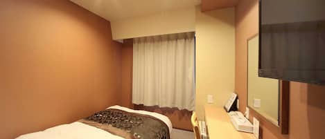 Tabla de planchar con plancha, wifi gratis y ropa de cama