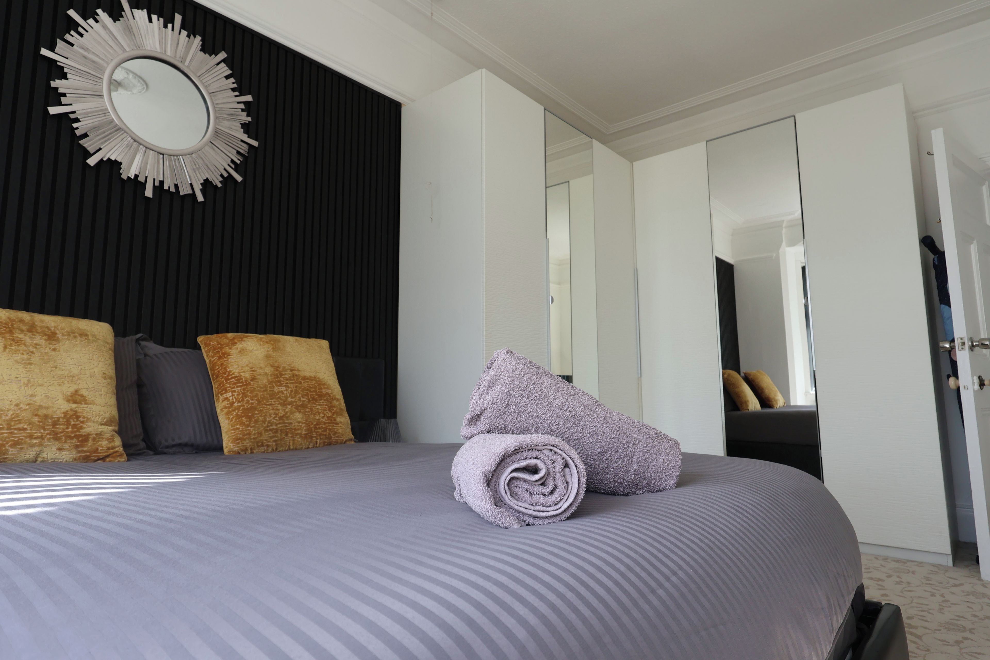 5 bedrooms, iron/ironing board, WiFi, bed sheets