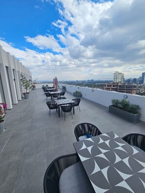 Outdoor dining - Large Modern New Apartment Near Andares (Zapopan)