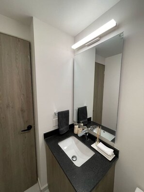 Bathroom - Large Modern New Apartment Near Andares (Zapopan)