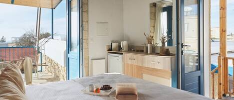 1 bedroom, bed sheets