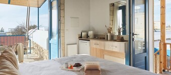 A Tranquil One-Bedroom Loft with Sweeping Views in the Heart of Nature