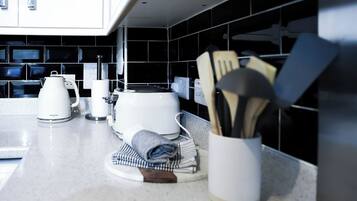 Fridge, microwave, oven, stovetop