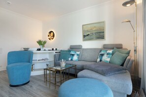 Unclassified image, 5 of 32, button