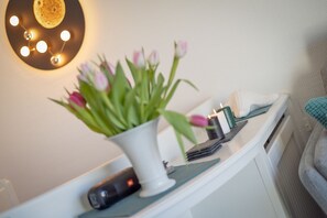 Unclassified image, 2 of 32, button