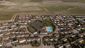 Exterior - Beluga with parking and shared pool by Interhome (De Haan)