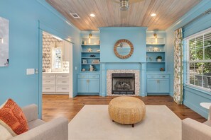 Smart TV - Luxury Home Conveniently Located within Walking Distance to Pier Village; Fabulous Private Pool (Saint Simons Island)