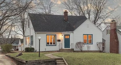 Charming 3-bedroom house with WiFi, AC in amazing Rockford