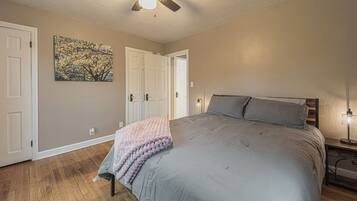 3 makuuhuonetta, vauvan matkasänky, ilmainen Wi-Fi, vuodevaatteet