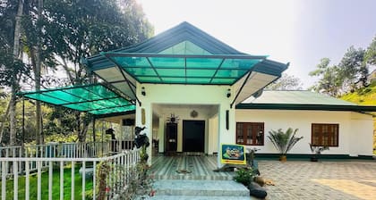 Luxurious 6-bedroom resort with WiFi, AC in charming Algama