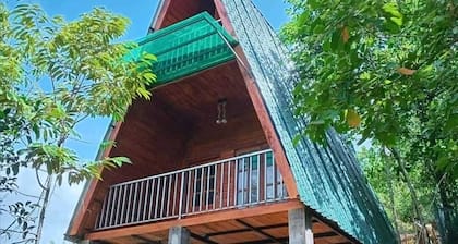 Luxurious 6-bedroom resort with WiFi, AC in charming Algama