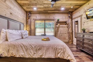 3 bedrooms, iron/ironing board, travel crib, WiFi