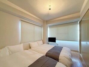 1 dormitorio, tabla de planchar con plancha, wifi y ropa de cama