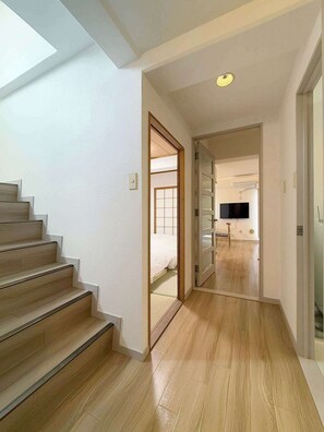 3 bedrooms, desk, iron/ironing board, WiFi