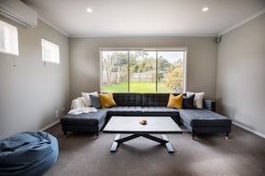 Smart-TV, Tischtennisplatte