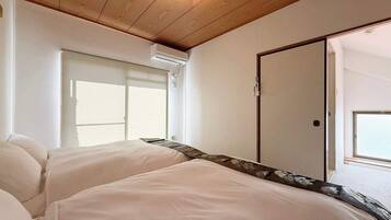 3 bedrooms, desk, iron/ironing board, WiFi