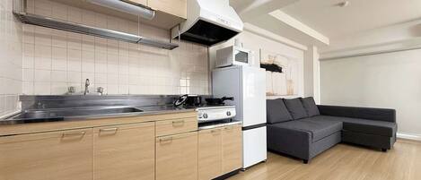 Fridge, microwave, stovetop, cookware/dishes/utensils