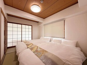 3 bedrooms, desk, iron/ironing board, WiFi