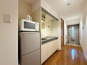 Fridge, microwave, stovetop