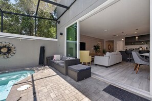 Outdoor dining - No carpet 4BD Home: with Pool and Grill Near Magic (Kissimmee)
