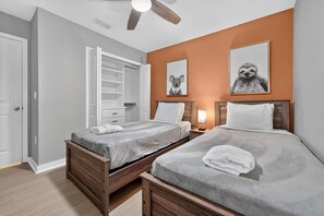 4 bedrooms, desk, iron/ironing board, travel cot - No carpet 4BD Home: with Pool and Grill Near Magic (Kissimmee)