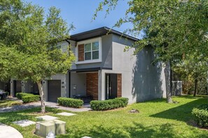Exterior - No carpet 4BD Home: with Pool and Grill Near Magic (Kissimmee)