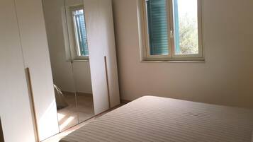 2 Schlafzimmer, BĂŒgeleisen/BĂŒgelbrett, WLAN, BettwĂ€sche