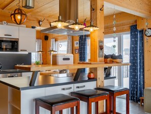 Fridge, microwave, stovetop, dishwasher - Luxury alpine chalet on the slopes with sauna (Hohentauern)