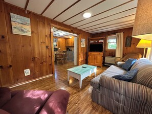 TV - Driftwood Cottage Number 3 (Eastham)