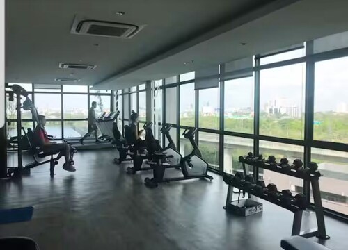 #4 29sqm 1-bedroom condo with pool, fitness, WiFi, AC in Bangkok