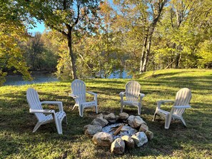 Property grounds - Shenandoah Gables Riverfront seclusion (Shenandoah)