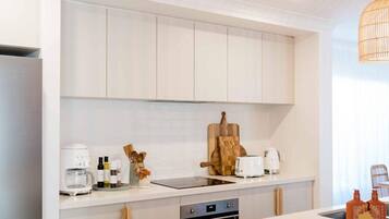 冰箱、微波炉、烤箱、炉灶