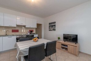 Fridge, oven, stovetop, coffee/tea maker - Apartments with pool. Vacation in Dalmatia, Croatia. (Seget Donji)