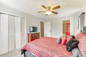 4 Schlafzimmer, Schreibtisch, Bügeleisen/Bügelbrett, WLAN