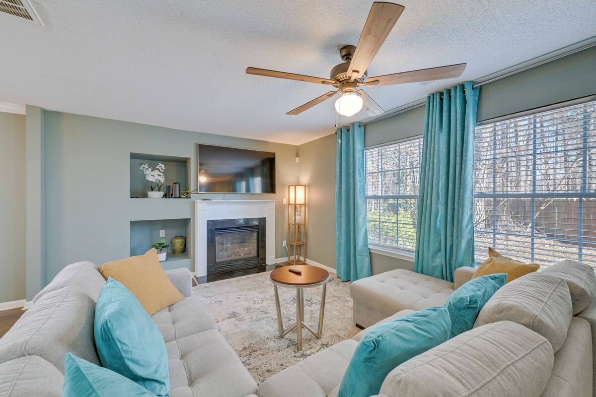 Home 9 Mi to Uptown Charlotte: Dogs Welcome!