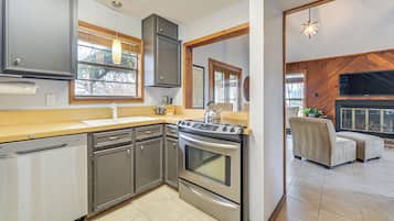 Fridge, stovetop, dishwasher, coffee/tea maker