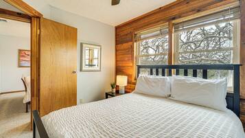 3 bedrooms, iron/ironing board, internet, bed sheets