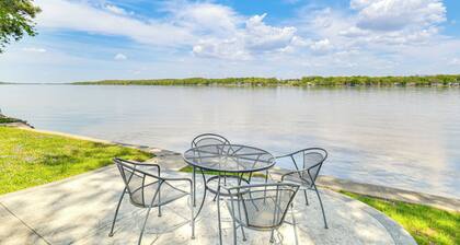 Steps to Mississippi River: Cozy Hot Tub Haven!
