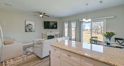 Stay & Play: Spacious Concord Townhome Near Uptown