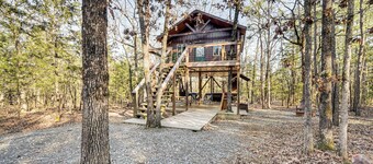 'Bluebird Treehouse' Near Kiamichi Mtns w/ Hot Tub