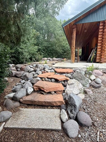 Evy's Cabin, 2 Miles to National Forest Land – Snowmobiling and Side-by-Siding
