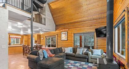 Evy's Cabin, 2 miles to snowmobiling