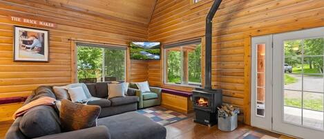 TV, fireplace, DVD player