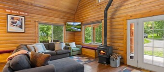 Evy's Cabin, 2 Miles to National Forest Land – Snowmobiling and Side-by-Siding