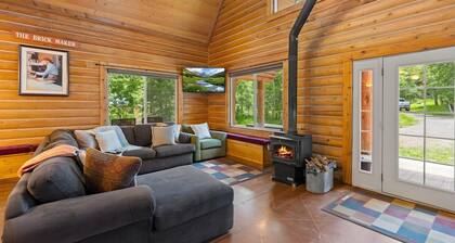 Evy's Cabin, 2 miles to snowmobiling